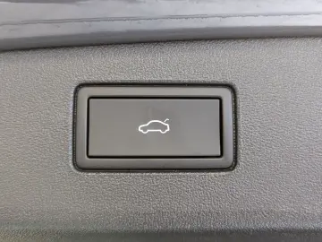 Tiguan 2.0TDI R-Line 4M Pano H K AHK Matrix 20