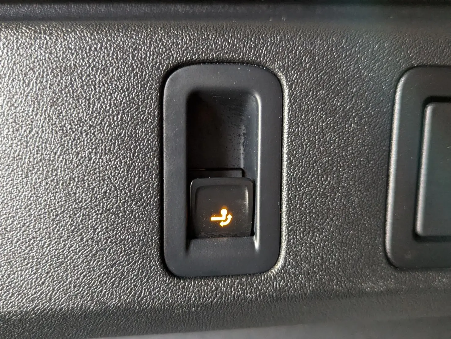 Tiguan 2.0TDI R-Line 4M Pano H K AHK Matrix 20