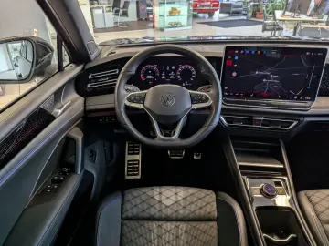 Tiguan 2.0TDI R-Line 4M Pano H K AHK Matrix 20