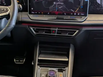 Tiguan 2.0TDI R-Line 4M Pano H K AHK Matrix 20