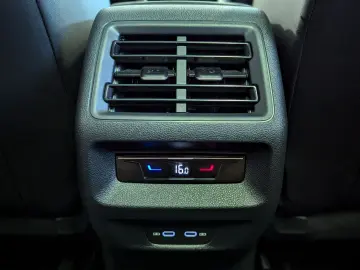 Tiguan 2.0TDI R-Line 4M Pano H K AHK Matrix 20