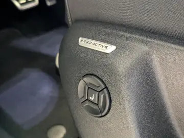 Tiguan 2.0TDI R-Line 4M Pano H K AHK Matrix 20