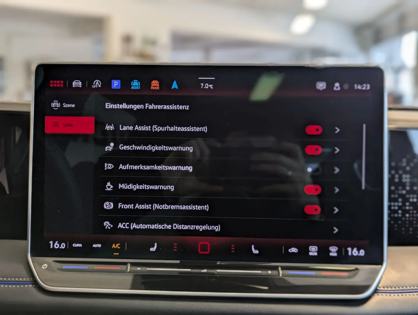 Tiguan 2.0TDI R-Line 4M Pano H K AHK Matrix 20