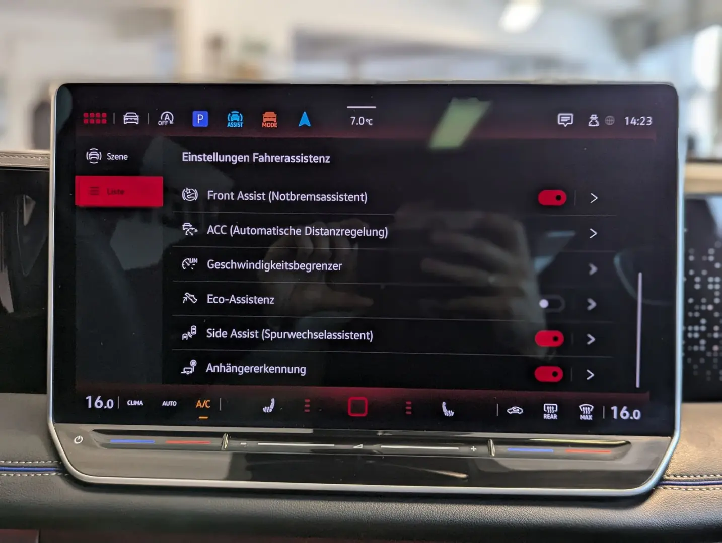 Tiguan 2.0TDI R-Line 4M Pano H K AHK Matrix 20