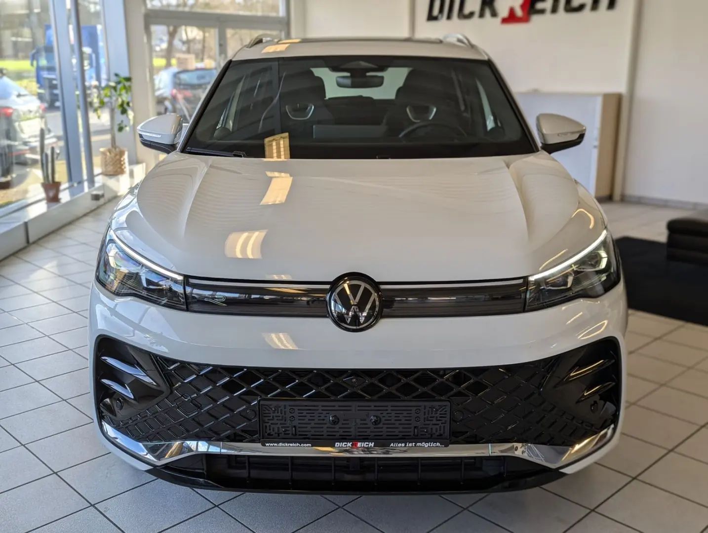 Tiguan 2.0TDI R-Line 4M Pano H K AHK Matrix 20