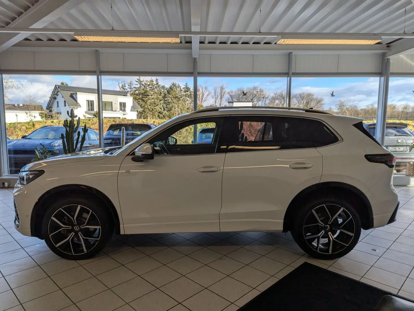 Tiguan 2.0TDI R-Line 4M Pano H K AHK Matrix 20