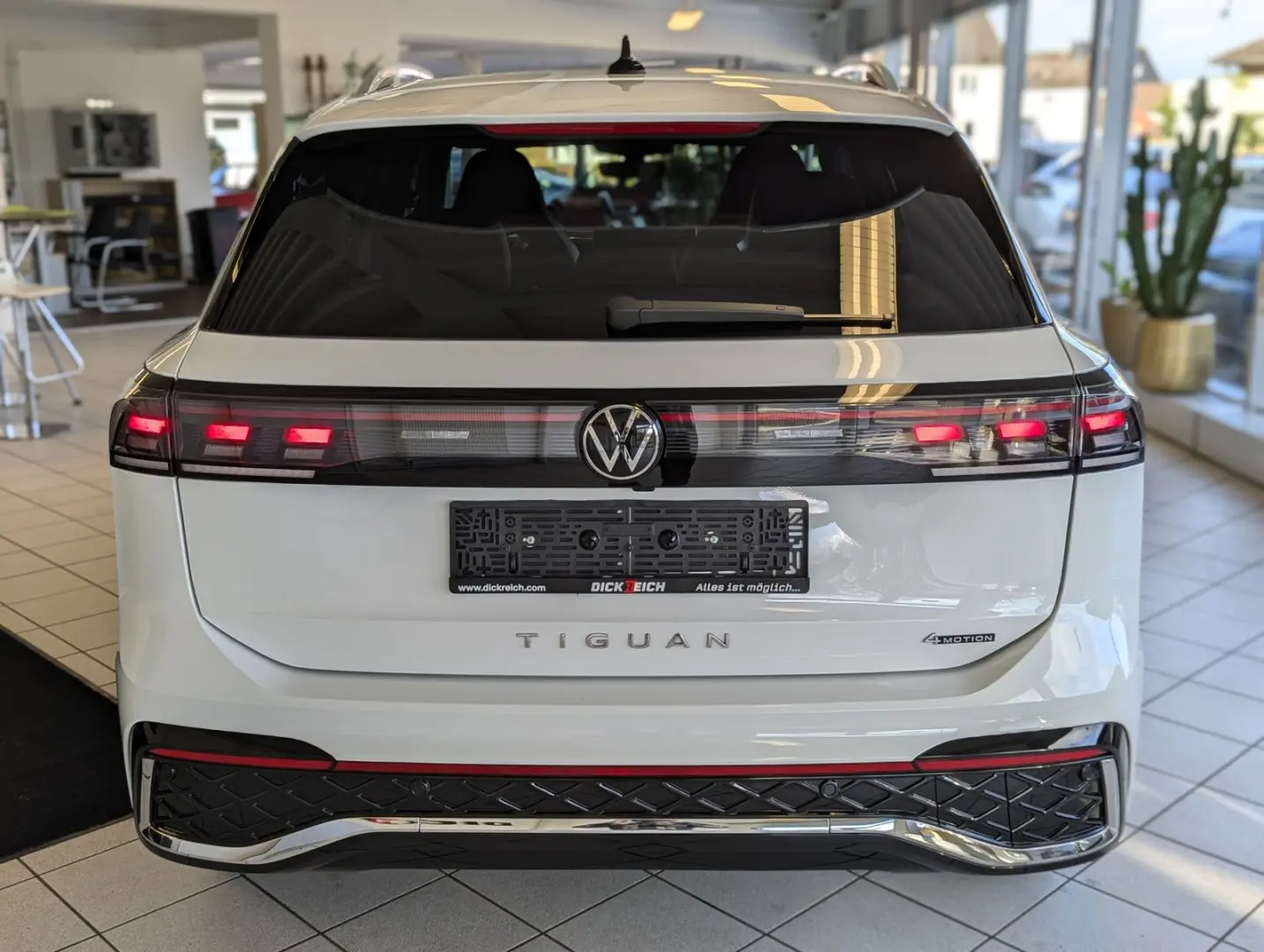 Tiguan 2.0TDI R-Line 4M Pano H K AHK Matrix 20