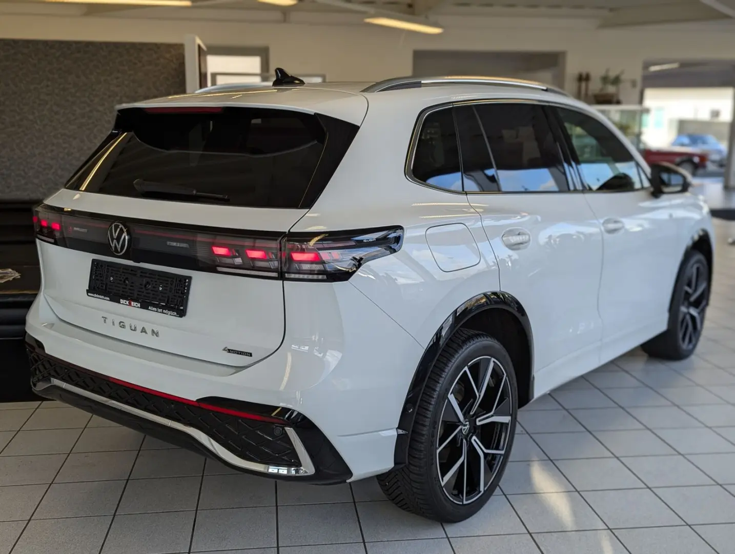 Tiguan 2.0TDI R-Line 4M Pano H K AHK Matrix 20