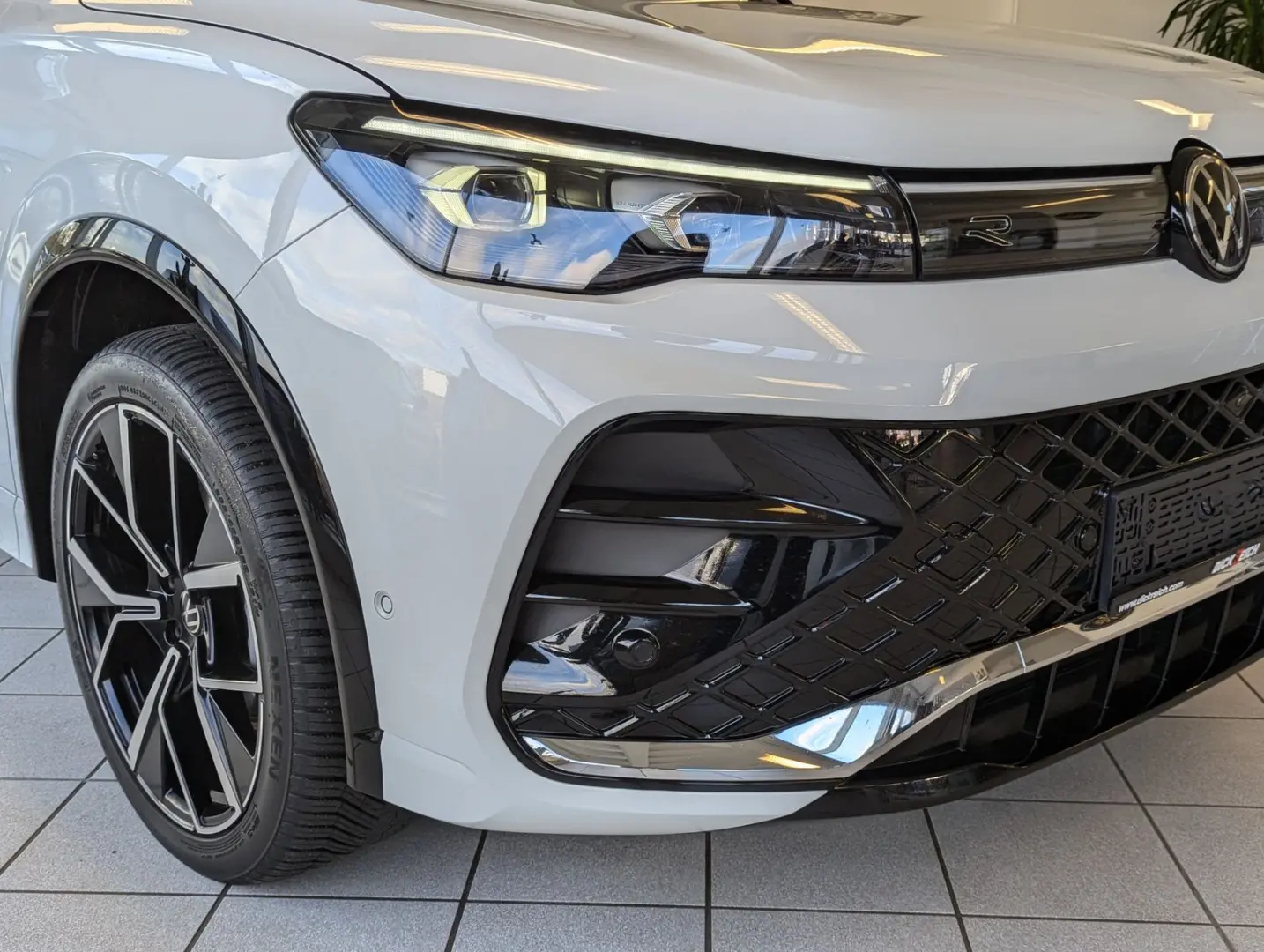 Tiguan 2.0TDI R-Line 4M Pano H K AHK Matrix 20