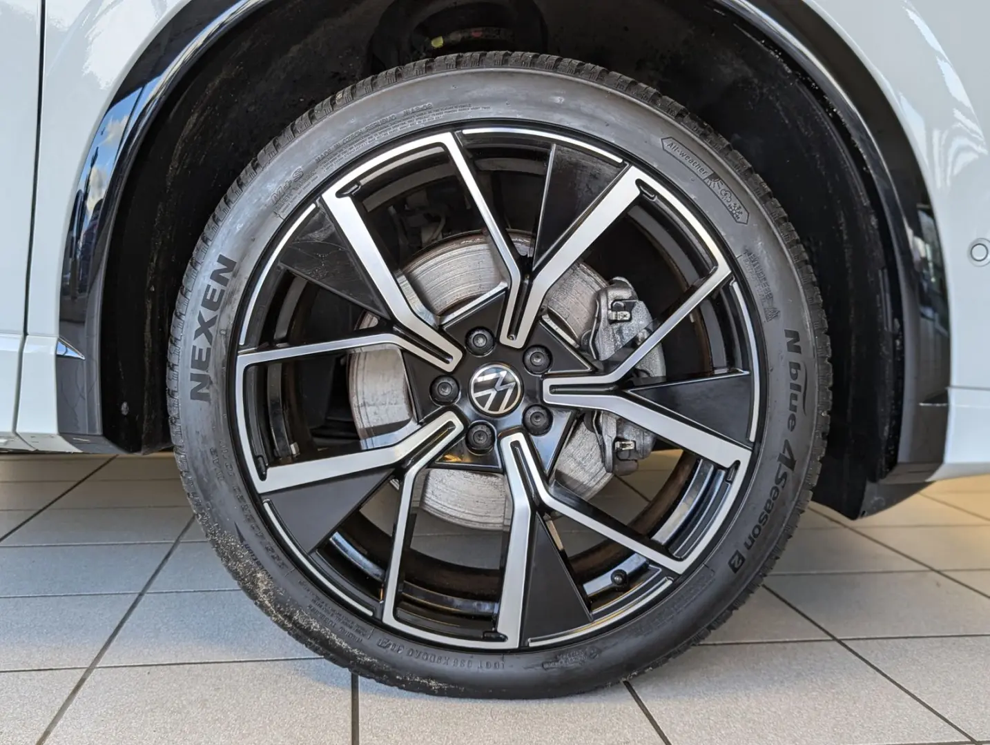 Tiguan 2.0TDI R-Line 4M Pano H K AHK Matrix 20