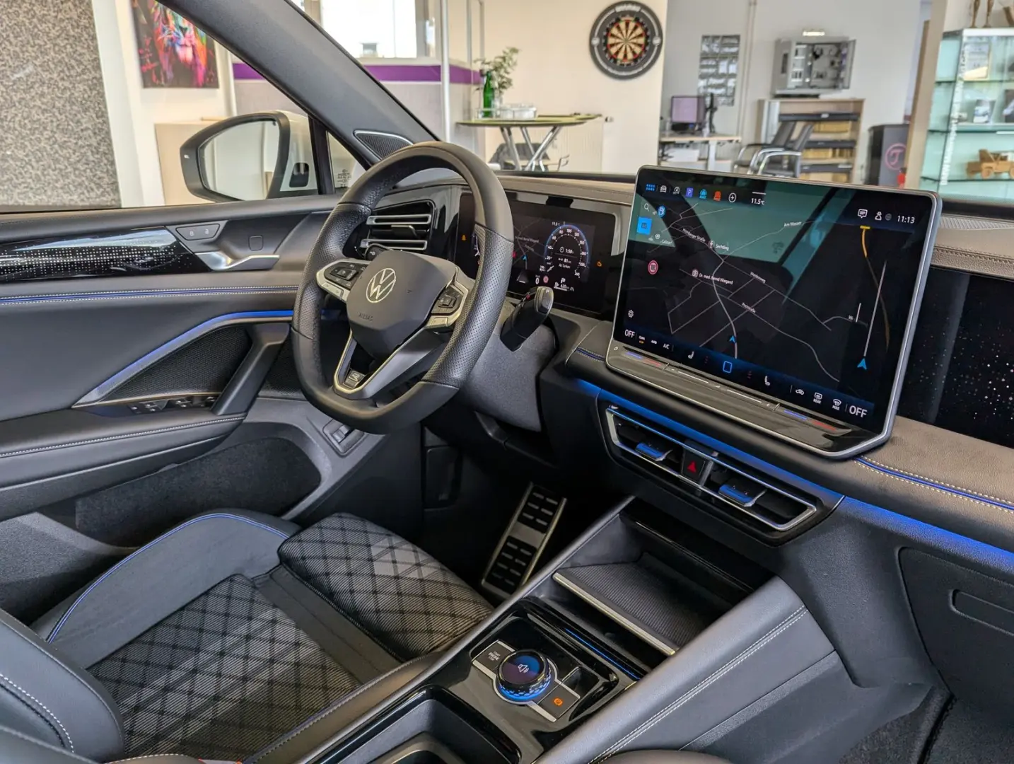 Tiguan 2.0TDI R-Line 4M Pano H K AHK Matrix 20