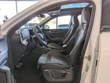 Tiguan 2.0TDI R-Line 4M Pano H K AHK Matrix 20