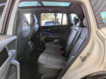 Tiguan 2.0TDI R-Line 4M Pano H K AHK Matrix 20