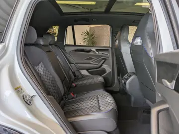 Tiguan 2.0TDI R-Line 4M Pano H K AHK Matrix 20