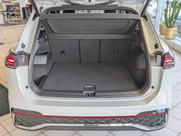 Tiguan 2.0TDI R-Line 4M Pano H K AHK Matrix 20