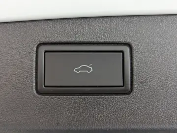 Tiguan 2.0TDI R-Line 4M Pano H K AHK Matrix 20