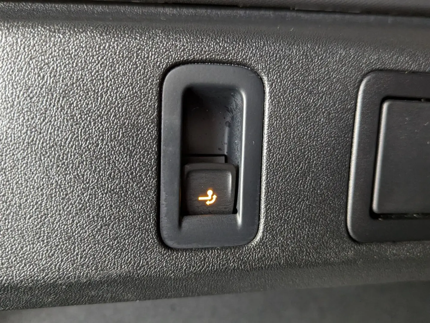 Tiguan 2.0TDI R-Line 4M Pano H K AHK Matrix 20