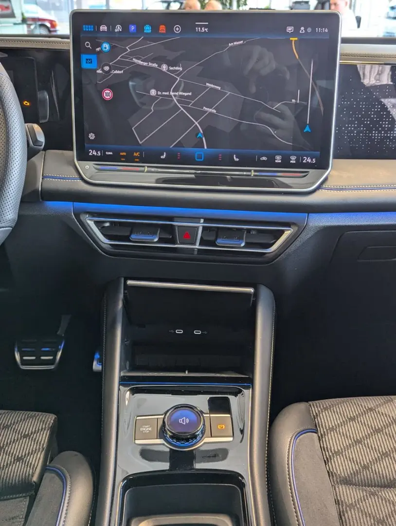 Tiguan 2.0TDI R-Line 4M Pano H K AHK Matrix 20