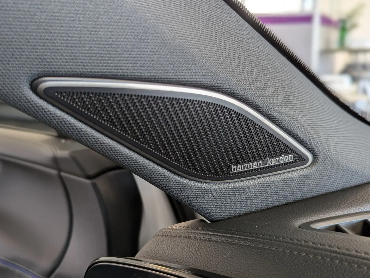 Tiguan 2.0TDI R-Line 4M Pano H K AHK Matrix 20