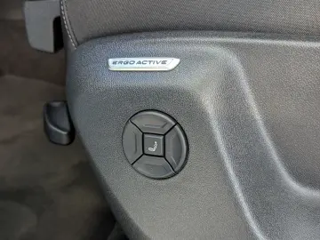 Tiguan 2.0TDI R-Line 4M Pano H K AHK Matrix 20