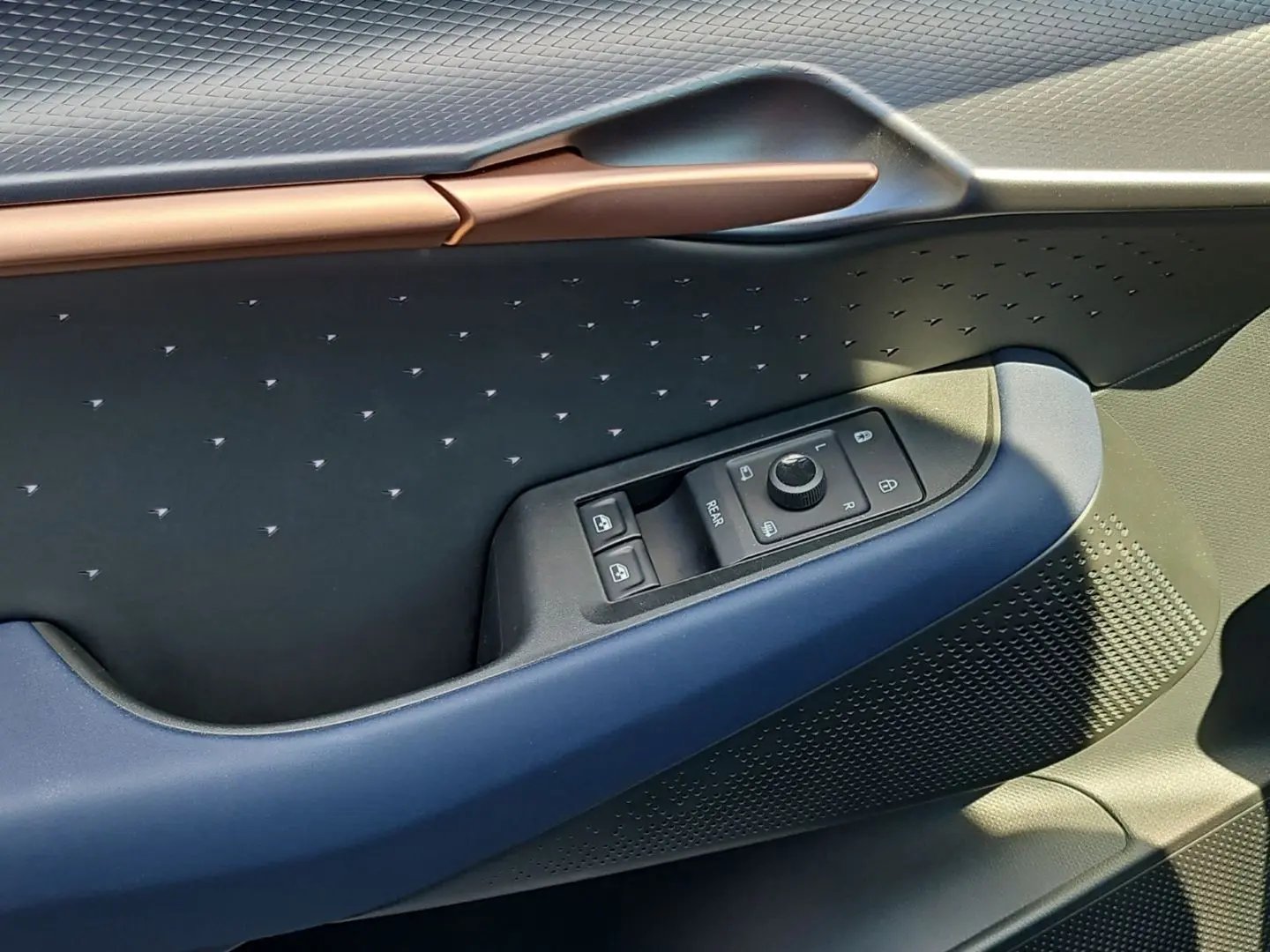 Tavascan VZ 4D 250 kW LED Navi RüKa DCC Pano ACC