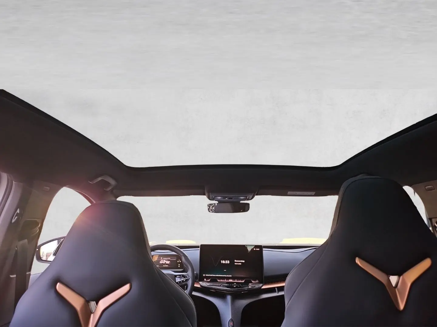 Tavascan VZ 4D 250 kW LED Navi RüKa DCC Pano ACC