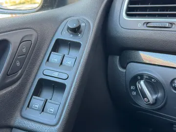 Volkswagen Golf - 2011