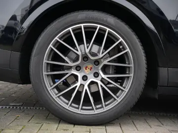 CAYENNE PLATINUM-PANO-LUFTF.-HEAD UP-BOSE-21 RS