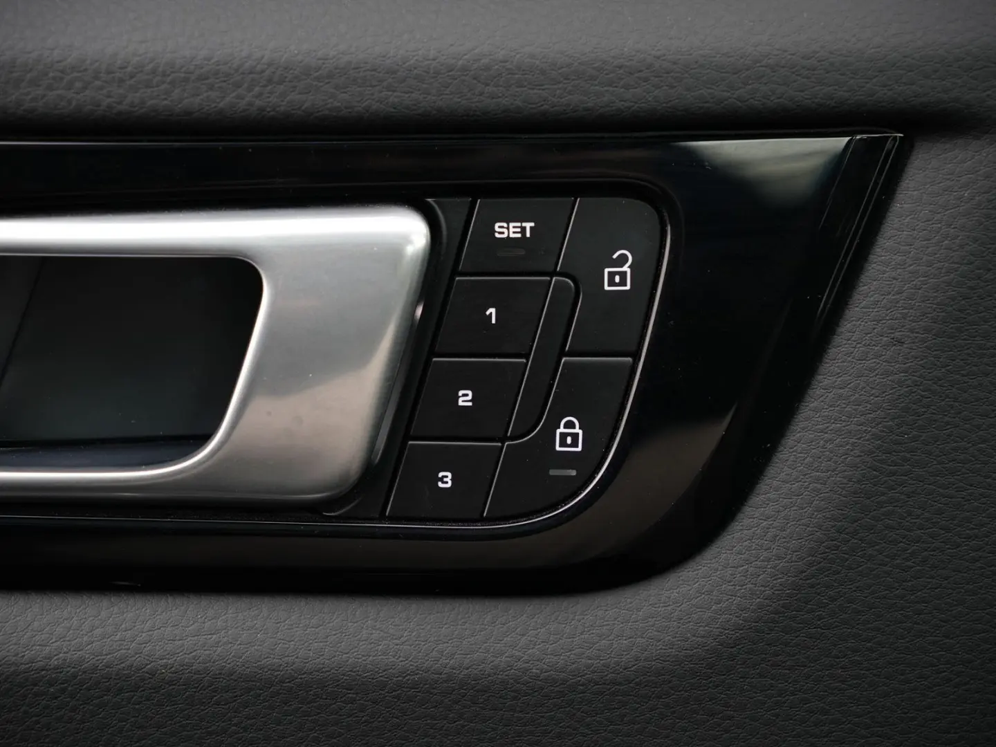 CAYENNE PLATINUM-PANO-LUFTF.-HEAD UP-BOSE-21 RS