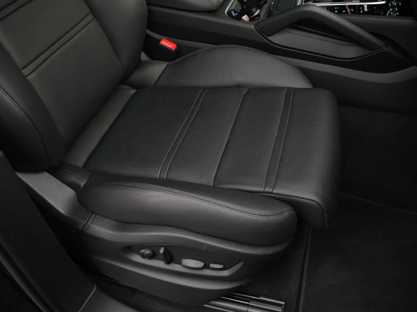 CAYENNE PLATINUM-PANO-LUFTF.-HEAD UP-BOSE-21 RS