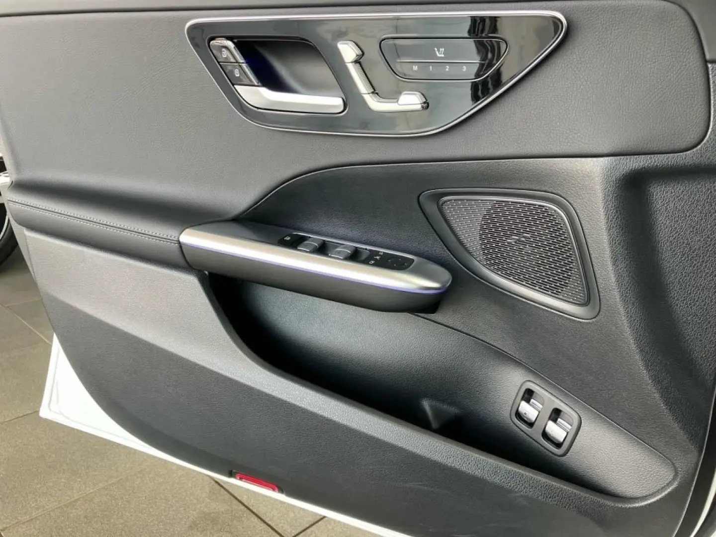 C 400 e 4M AMG-Line Night DISTRON DIGITAL-LIGHT