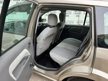 Ford Fusion –  2003