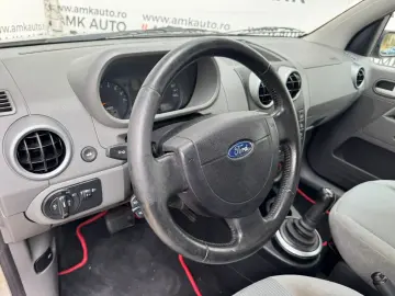 Ford Fusion –  2003