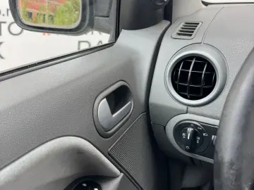 Ford Fusion –  2003