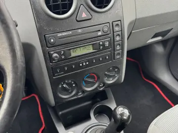 Ford Fusion –  2003