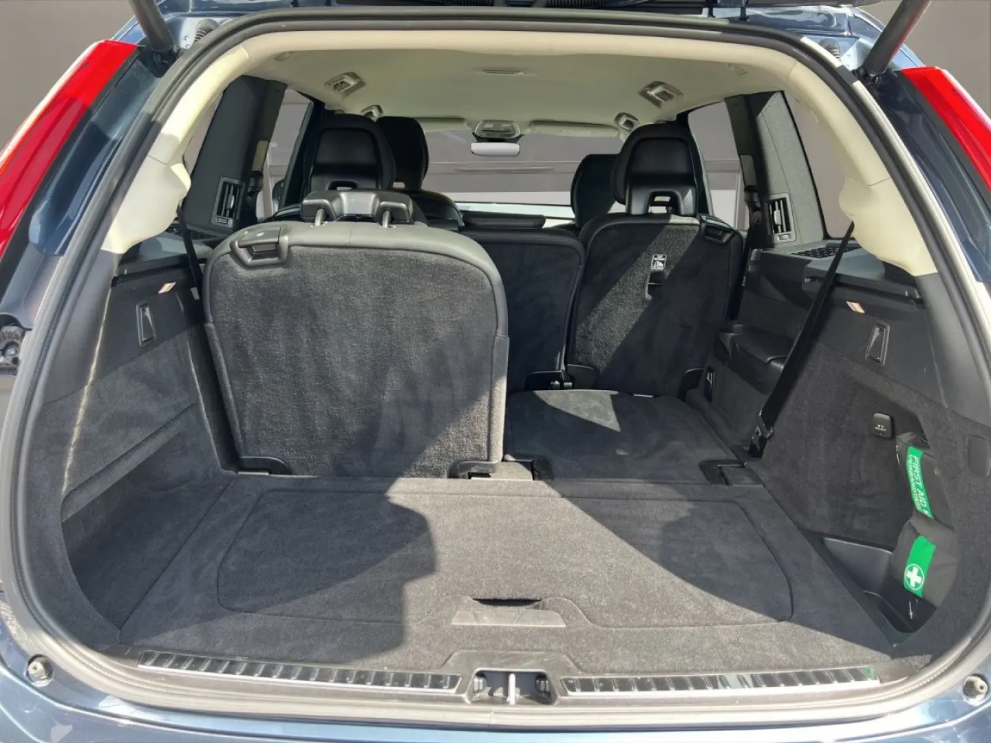 XC90 T8 AWD Plug-in Core Bright LED NAVI KAMERA