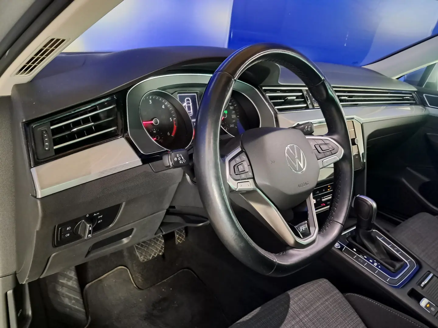 VOLKSWAGEN PASSAT COMFORTLINE R-LINE