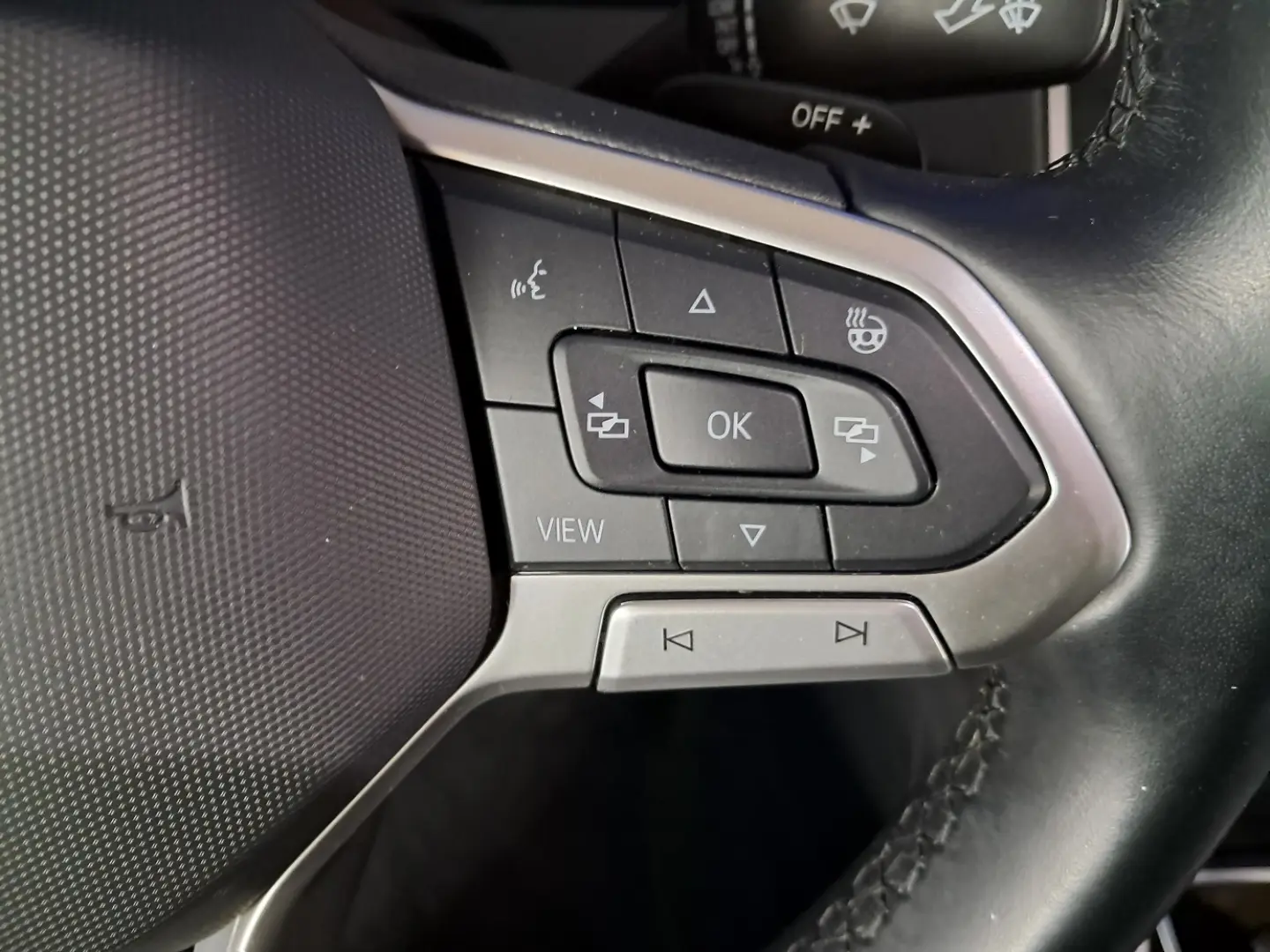 VOLKSWAGEN PASSAT COMFORTLINE R-LINE