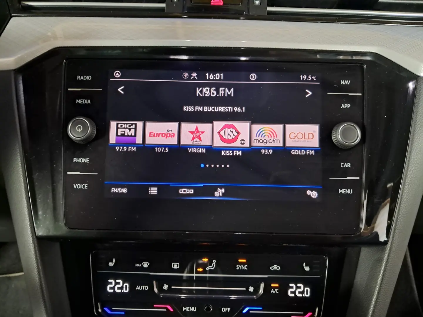 VOLKSWAGEN PASSAT COMFORTLINE R-LINE