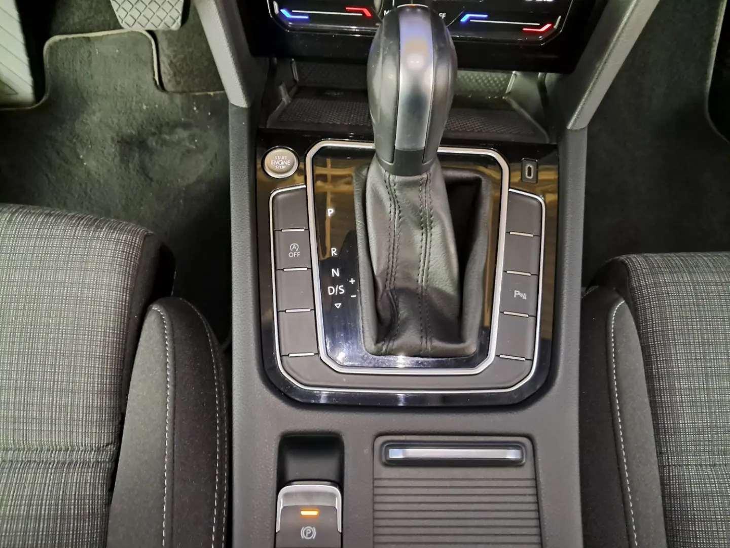 VOLKSWAGEN PASSAT COMFORTLINE R-LINE