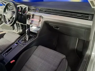 VOLKSWAGEN PASSAT COMFORTLINE R-LINE