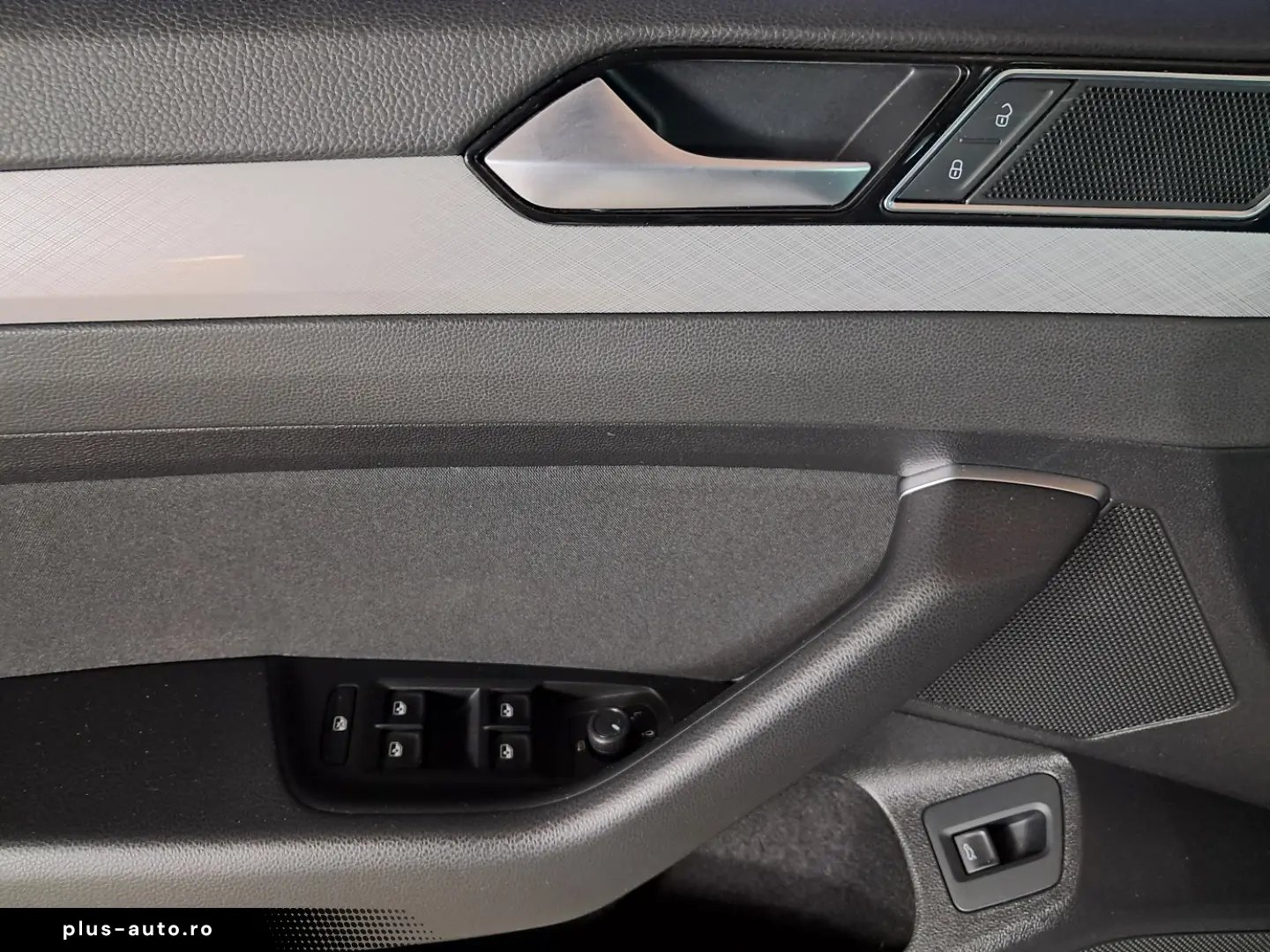 VOLKSWAGEN PASSAT COMFORTLINE R-LINE