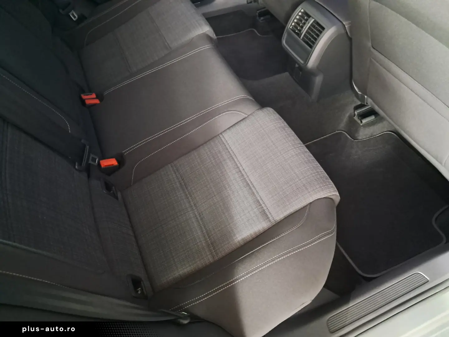 VOLKSWAGEN PASSAT COMFORTLINE R-LINE