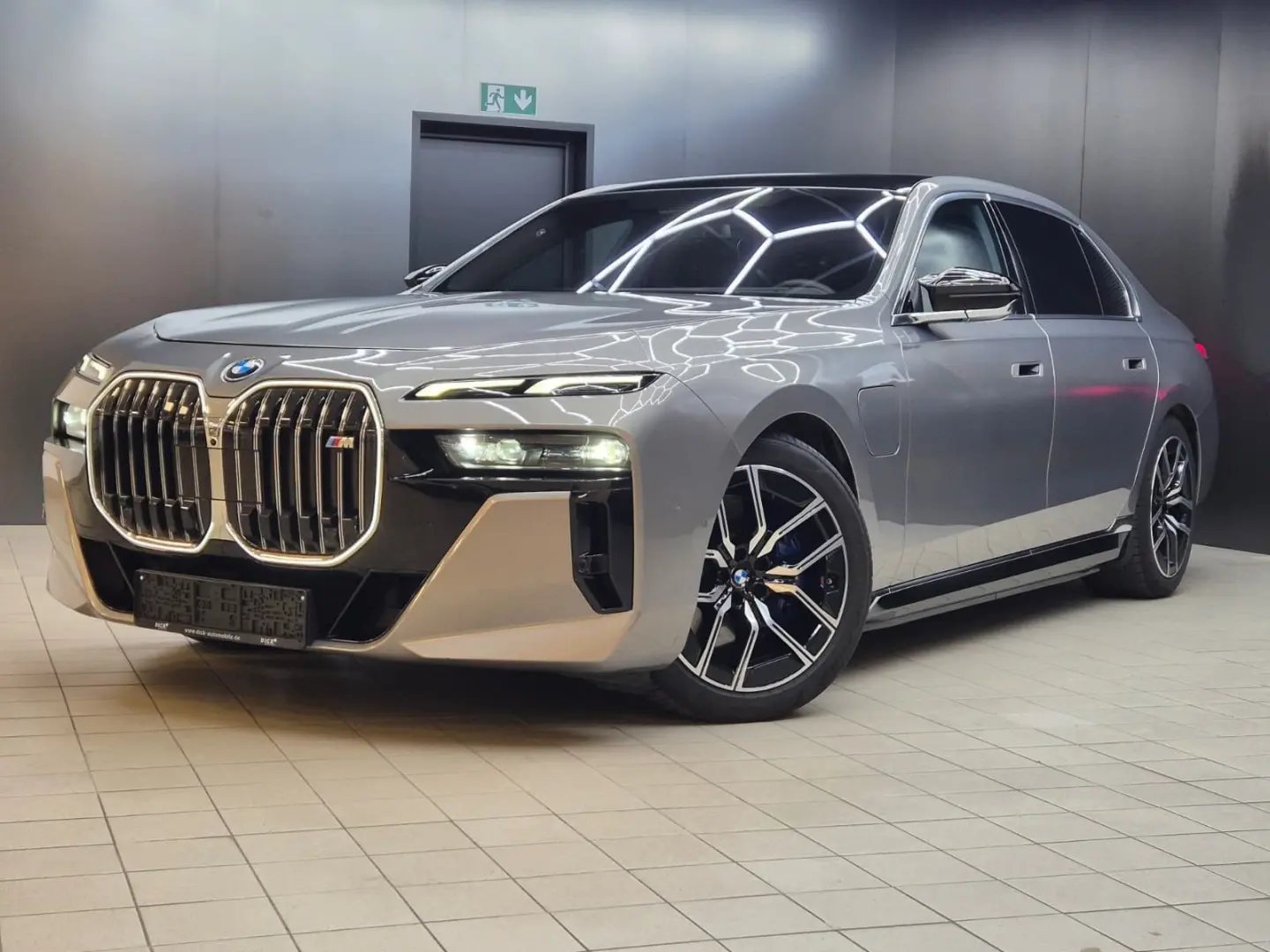 M760 e xDrive M Sport VIRTU MEMO PROF MASAGE 360