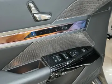 M760 e xDrive M Sport VIRTU MEMO PROF MASAGE 360