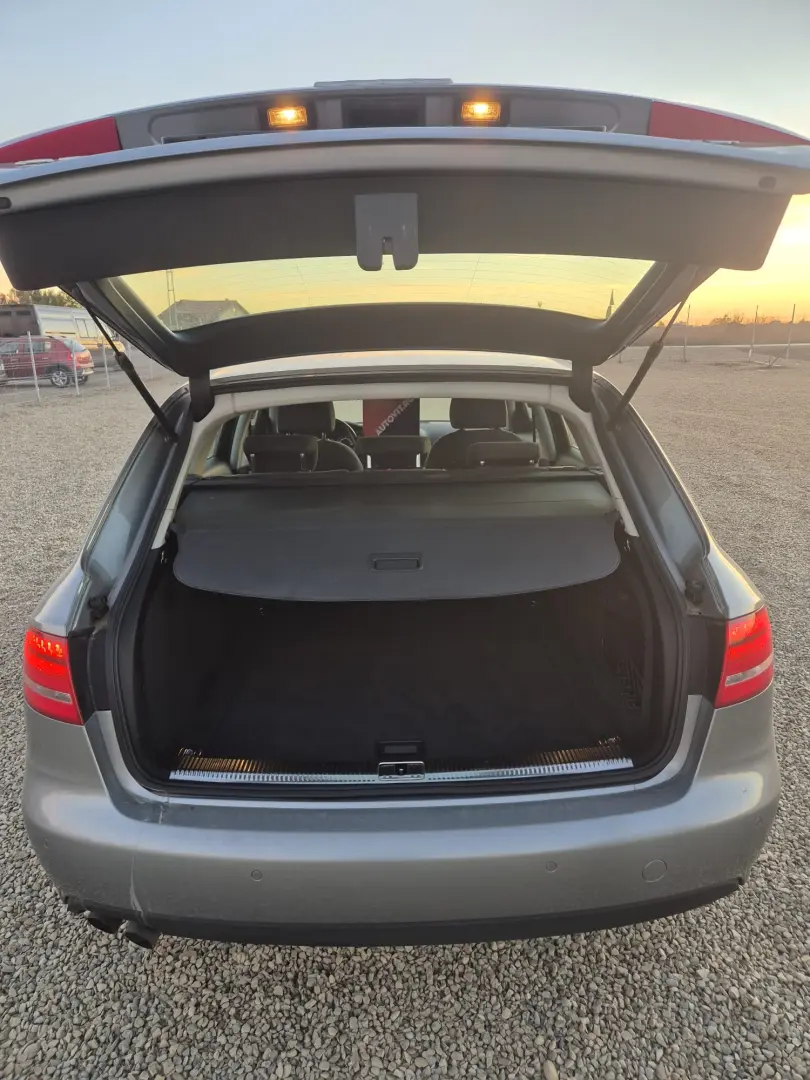 Audi A 4   2012  2.0 diesel  automat