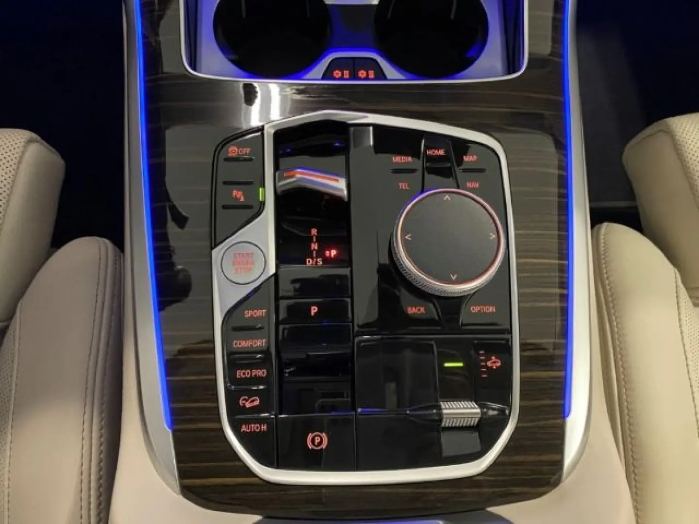 X7 xDrive 40d HUD StandHZG AHK Pano Navi Leder H