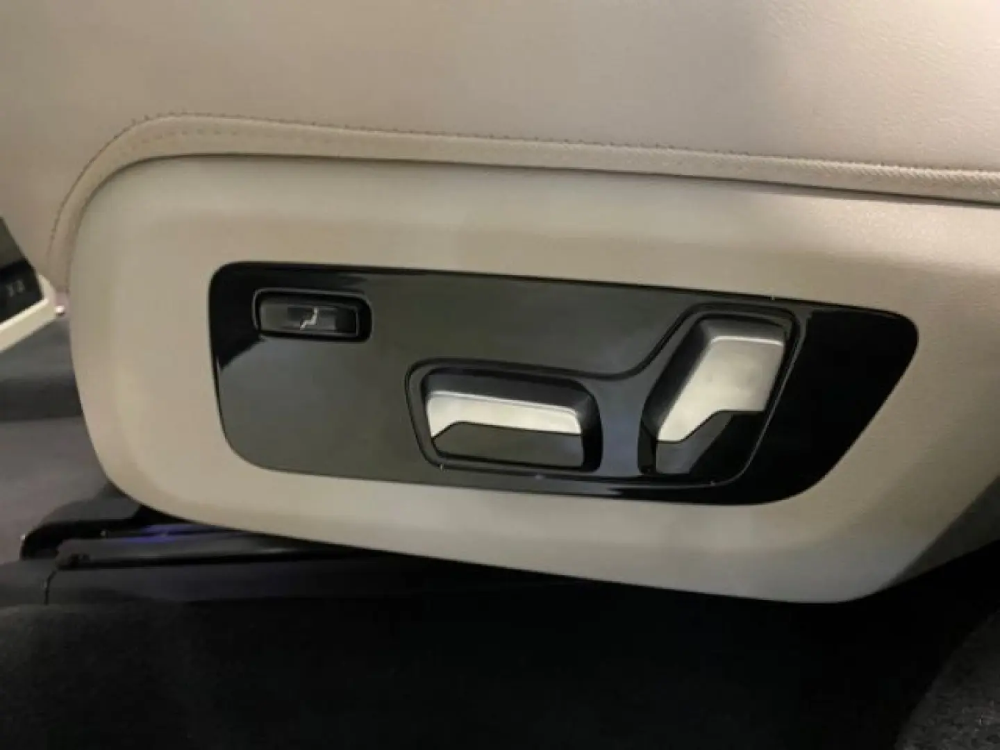 X7 xDrive 40d HUD StandHZG AHK Pano Navi Leder H