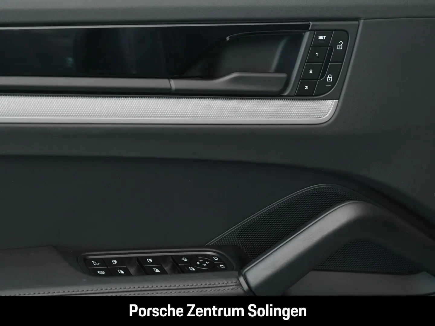 Cayenne E-Hybrid AHK INNO 22'' HD BOSE