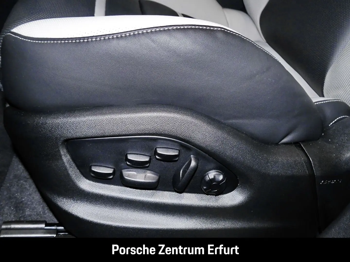 Cayenne E-Hybrid Sonderfabe nimbusgrau  Vollauss